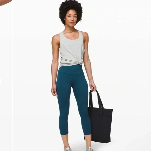 Lululemon Align Crop *21"
Night Diver size 2 - Picture 7 of 7